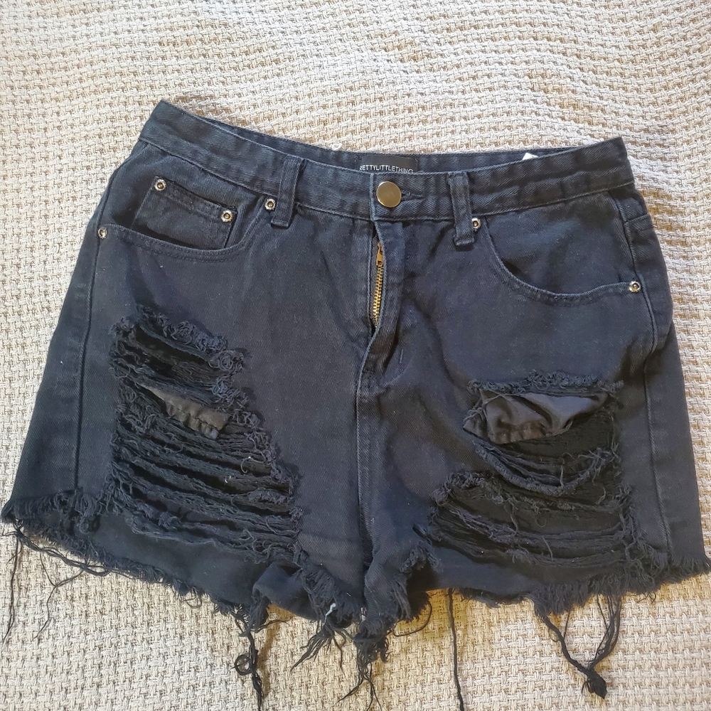 Prettylittlething Distressed High Waisted Shorts